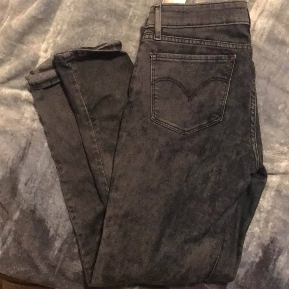 Size 6/28 Levi’s black distressed wash straight leg jeans, medium rise waist